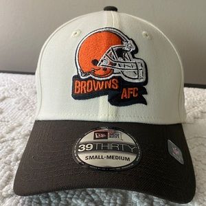 New Era Men's Cleveland Browns
Sideline 39Thirty Chrome White
Stretch Fit Hat